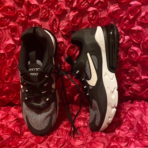 Big Kids' Shoe Nike Air Max 270 React - Picture 1 of 7